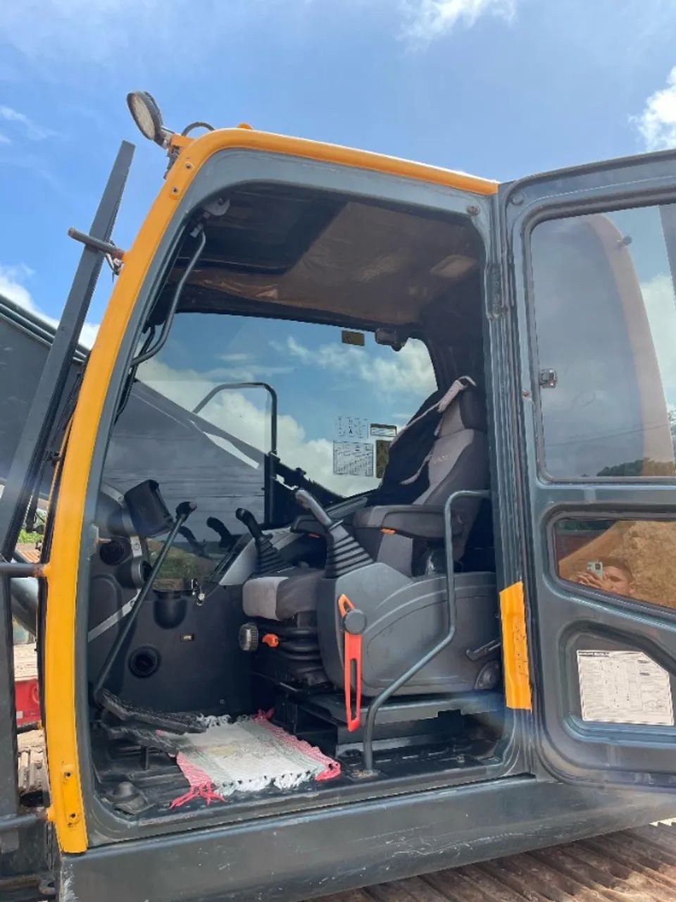 Escavadeira Hyundai - Foto 2