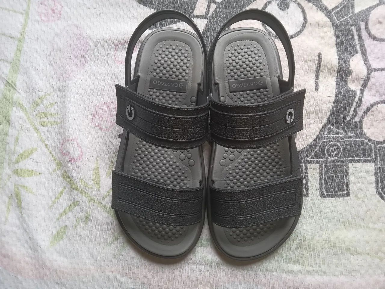 Vendo sapato Feminino tamanho 35 valor 50 Masculino tamanho 37 valor  80  - Foto 2