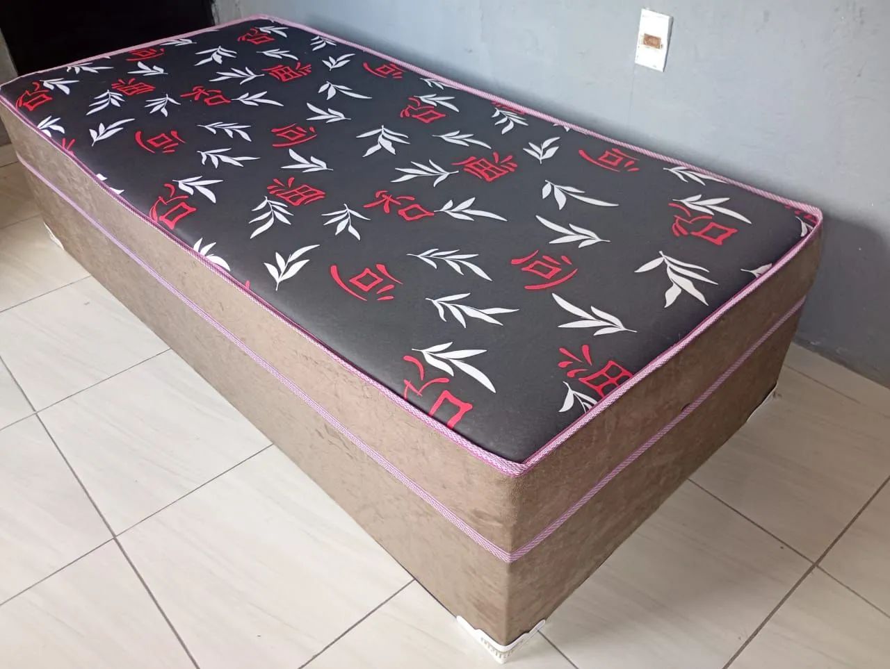 Cama de solteiro de espuma alta 