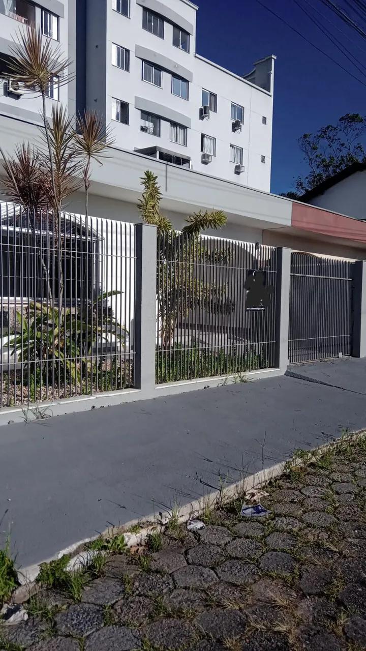 Casa de 2 dormitórios para fins residenciais e comerciais Bairro Dom Bosco Excelente local