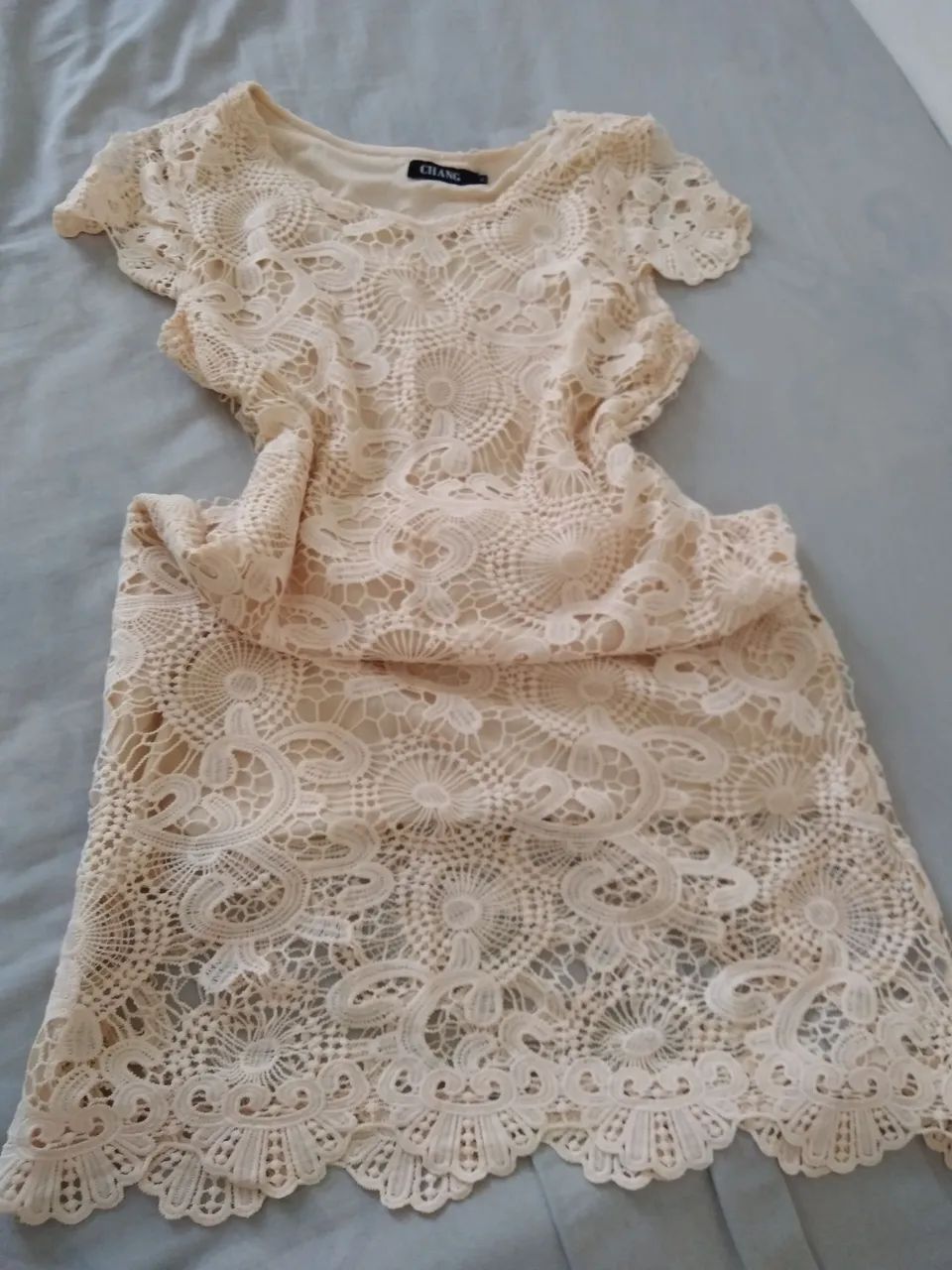 Vestido de Renda Bege Delicado - Foto 2