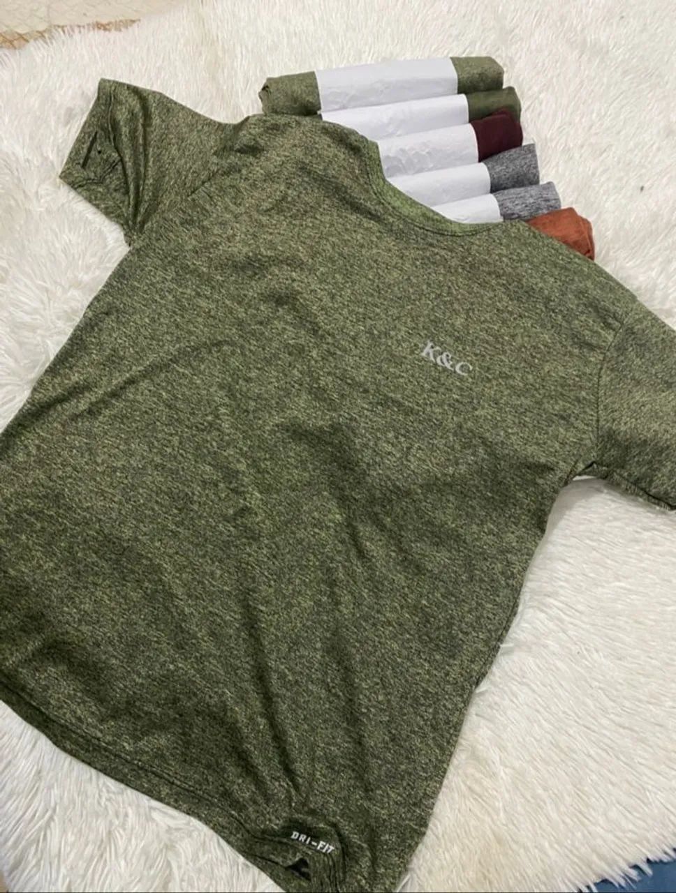 Kit com 5 camisas  academia lazer e para o dia a dia  - Foto 4
