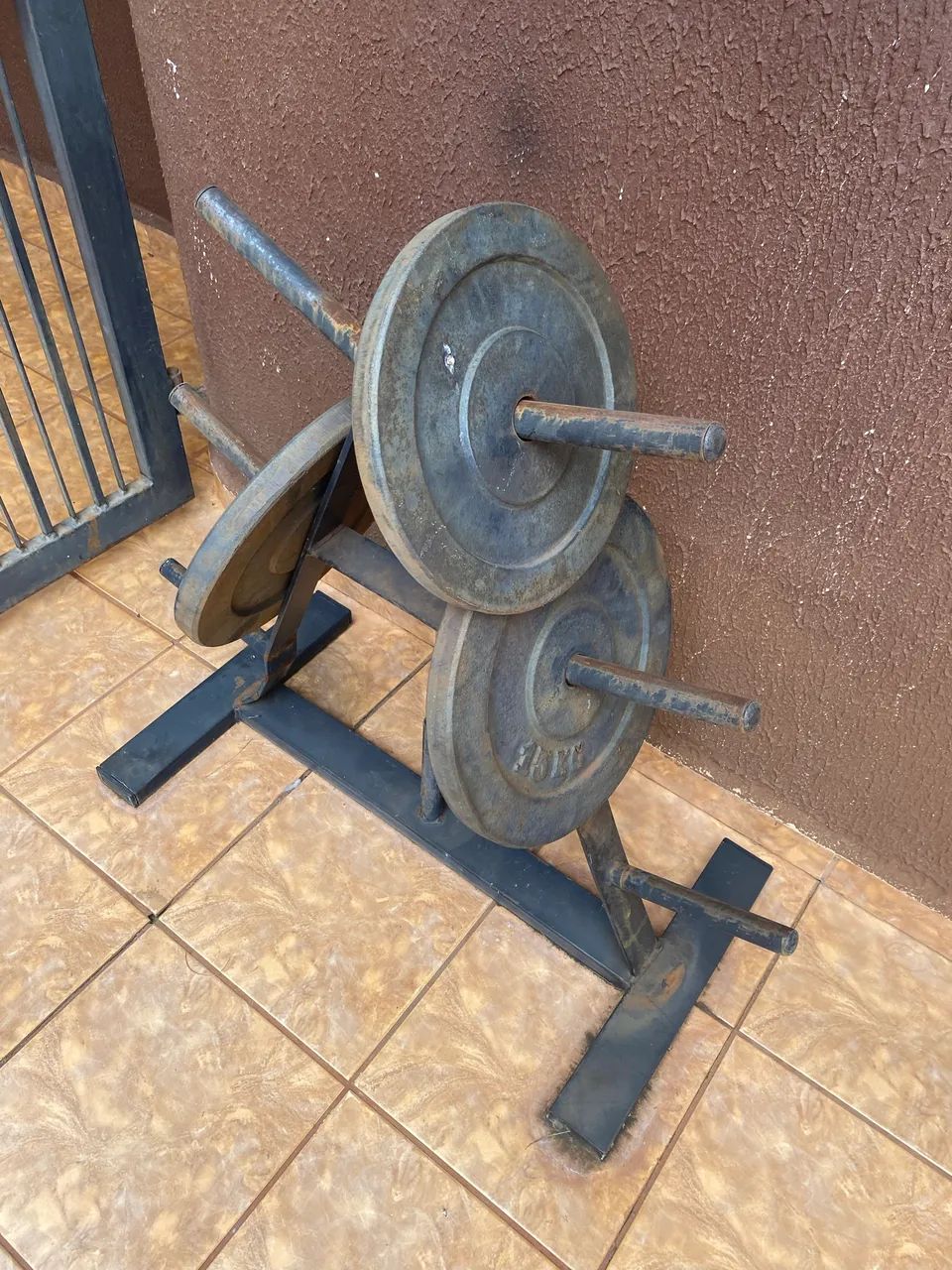 Suporte e alteres 15 e 10 kg  - Foto 2