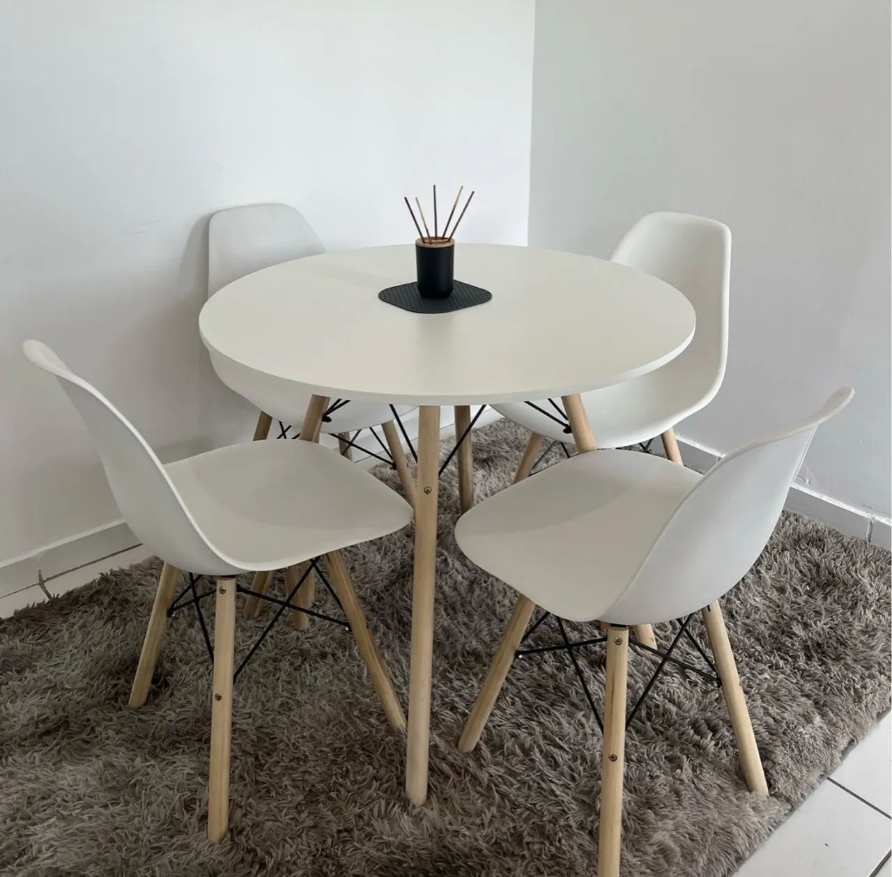 Mesa de Jantar Quadrada com 4 Cadeiras Eames Eiffel - Foto 2