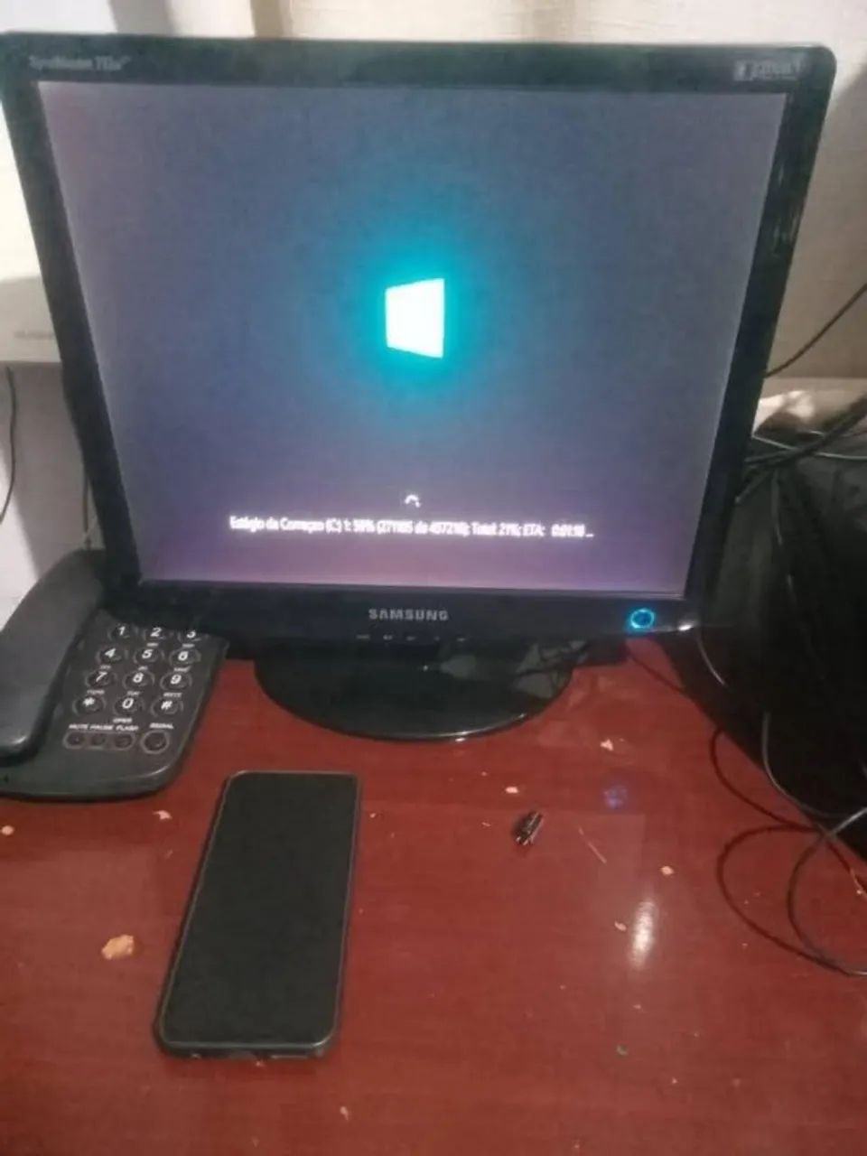 Monitor 17 sem os cabos tem entrada vga