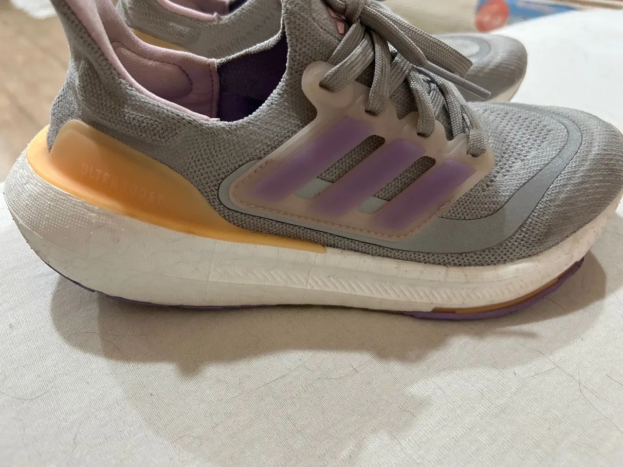 Tênis Adidas ultraboost light 