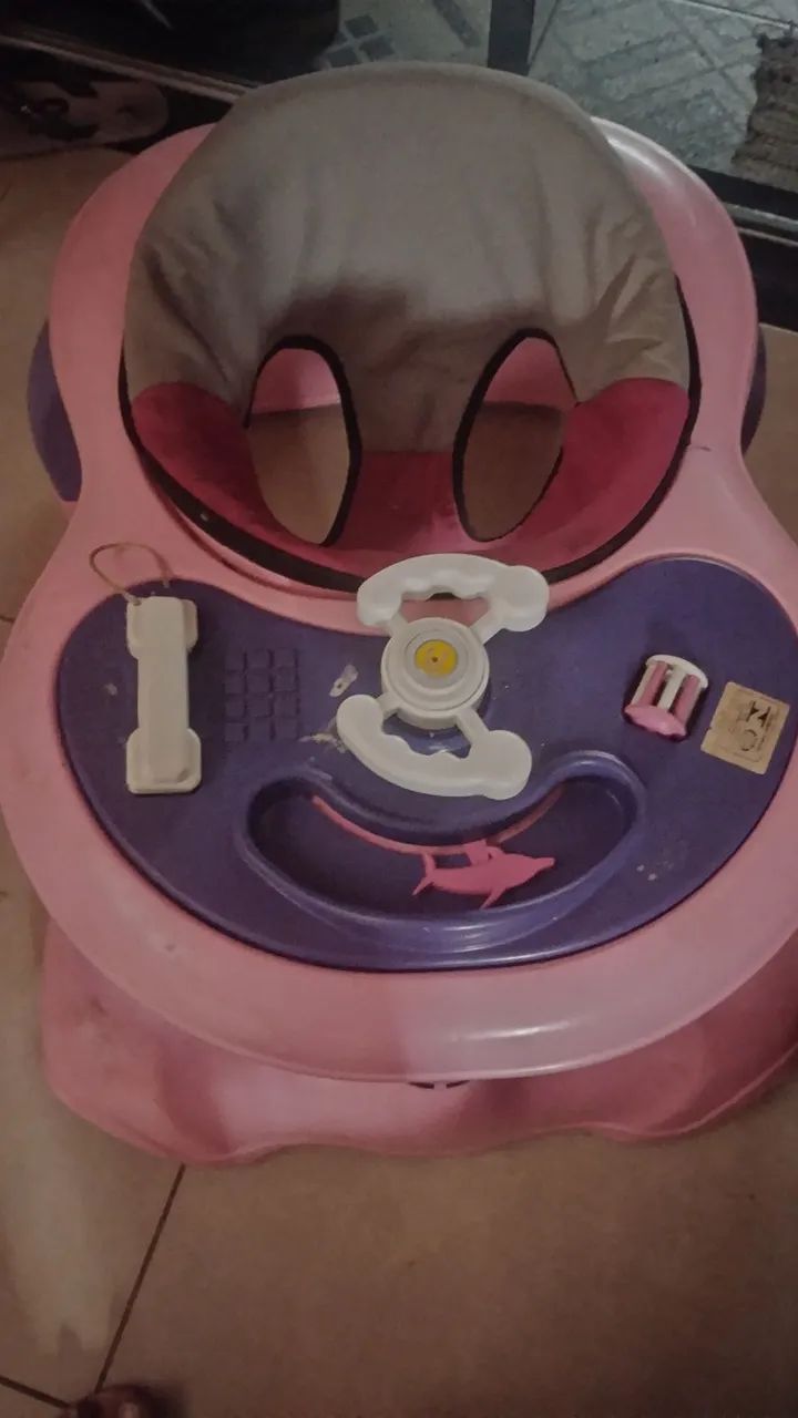 Carrinho de bebê rosa com capota e almofada - Foto 3