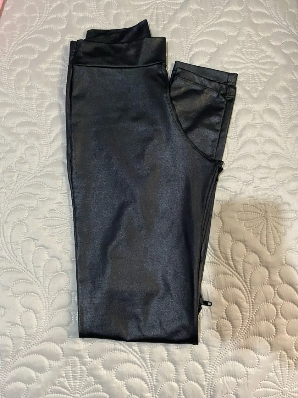 Calça Legging Preta Efeito Couro