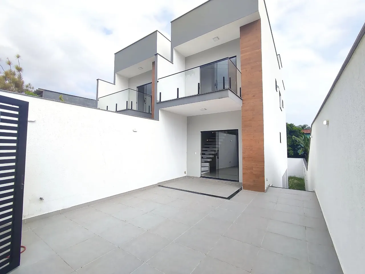 Casa , quintal, 4 quartos, próximo ao Park Shopping
