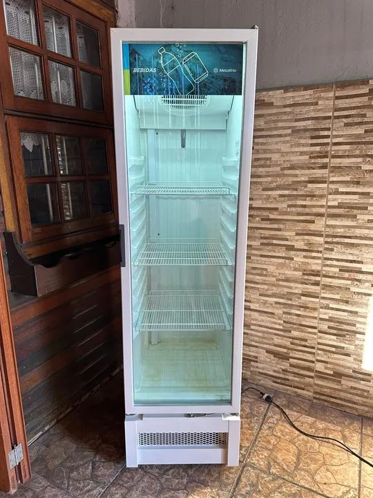 Visa cooler slim Metalfrio praticamente NOVO