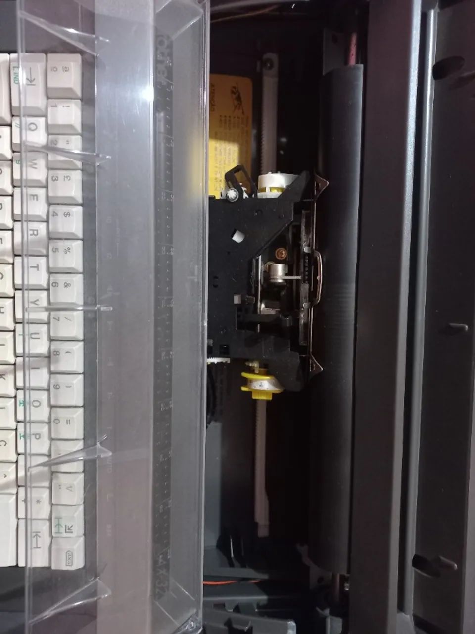 Máquina de escrever antiga64319325422851124