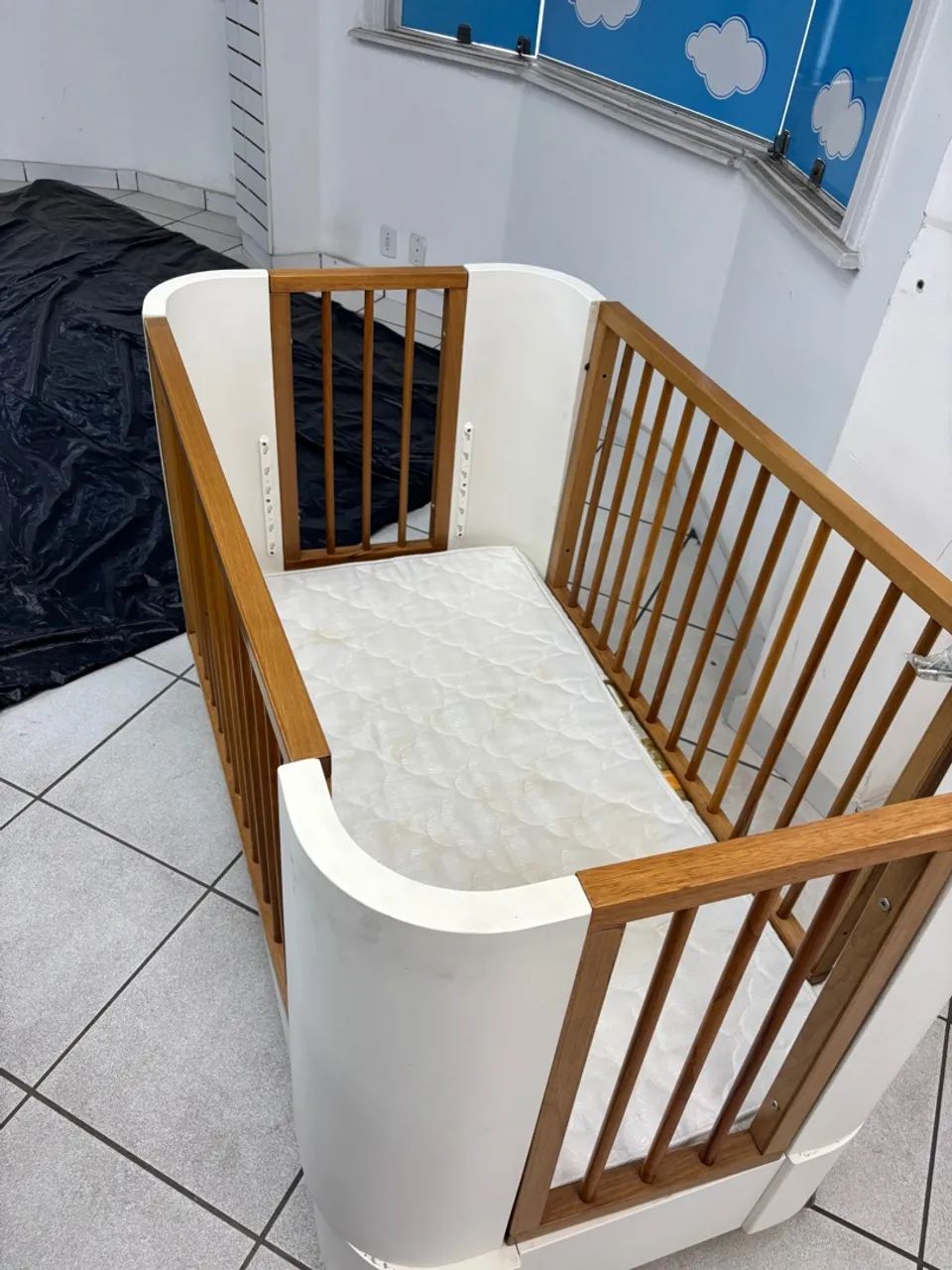 Berço infantil vira cama - Foto 2