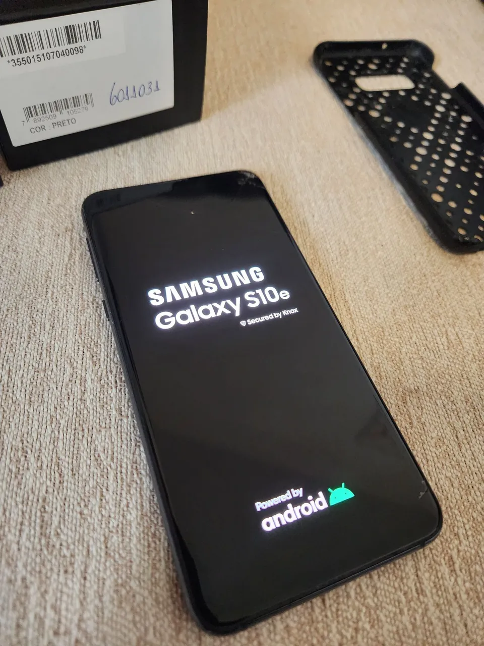 Galaxy S10e 128GB com trincados, funcionando perfeitamente