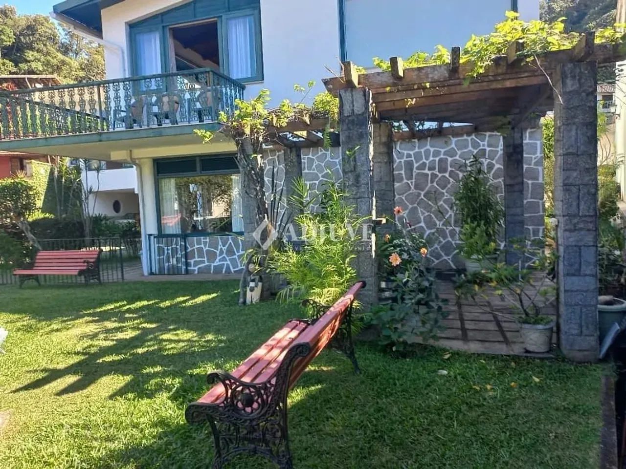 Casa à venda 4 Quartos, 3 Vagas, 840M², Valparaíso, Petrópolis - RJ