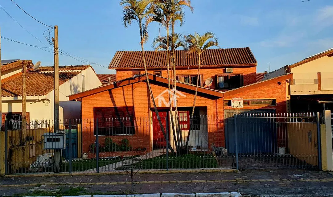 Sobrado à venda em Canoas - FATIMA com piscina e pátio REF: 501700