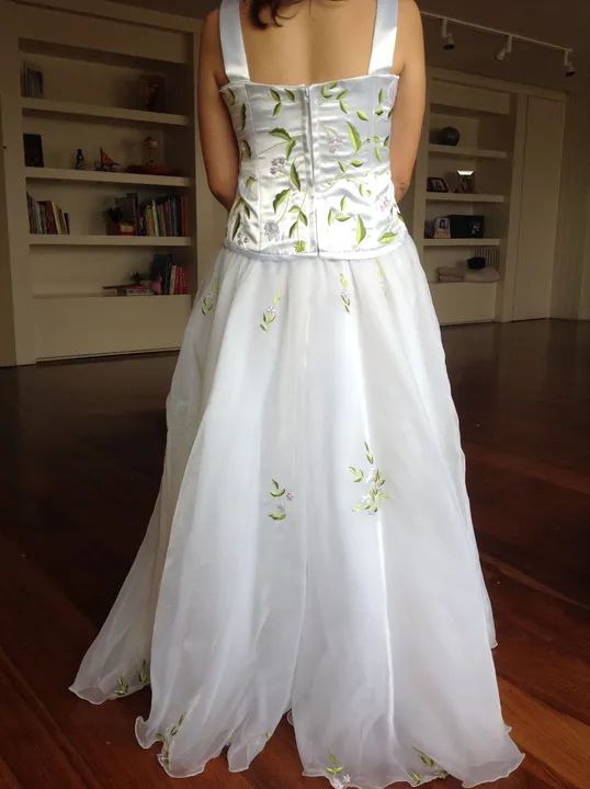 Vestido de noiva bordado com flores - Foto 4