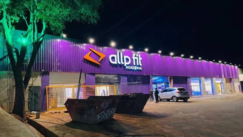 PROCURO VENDEDORAS COM EXPERIÊNCIA