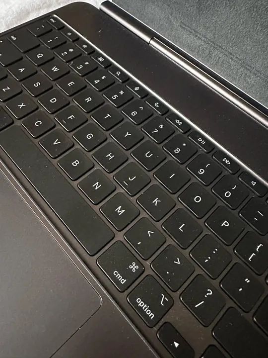 Apple Pencil Pro e Magic Keyboard iPad Pro m4 13 pol - Foto 3