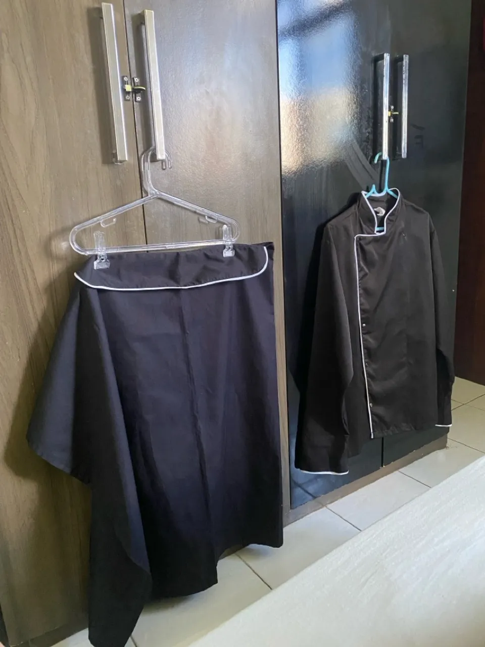 Uniforme de Trabalho - Doma e avental pretos