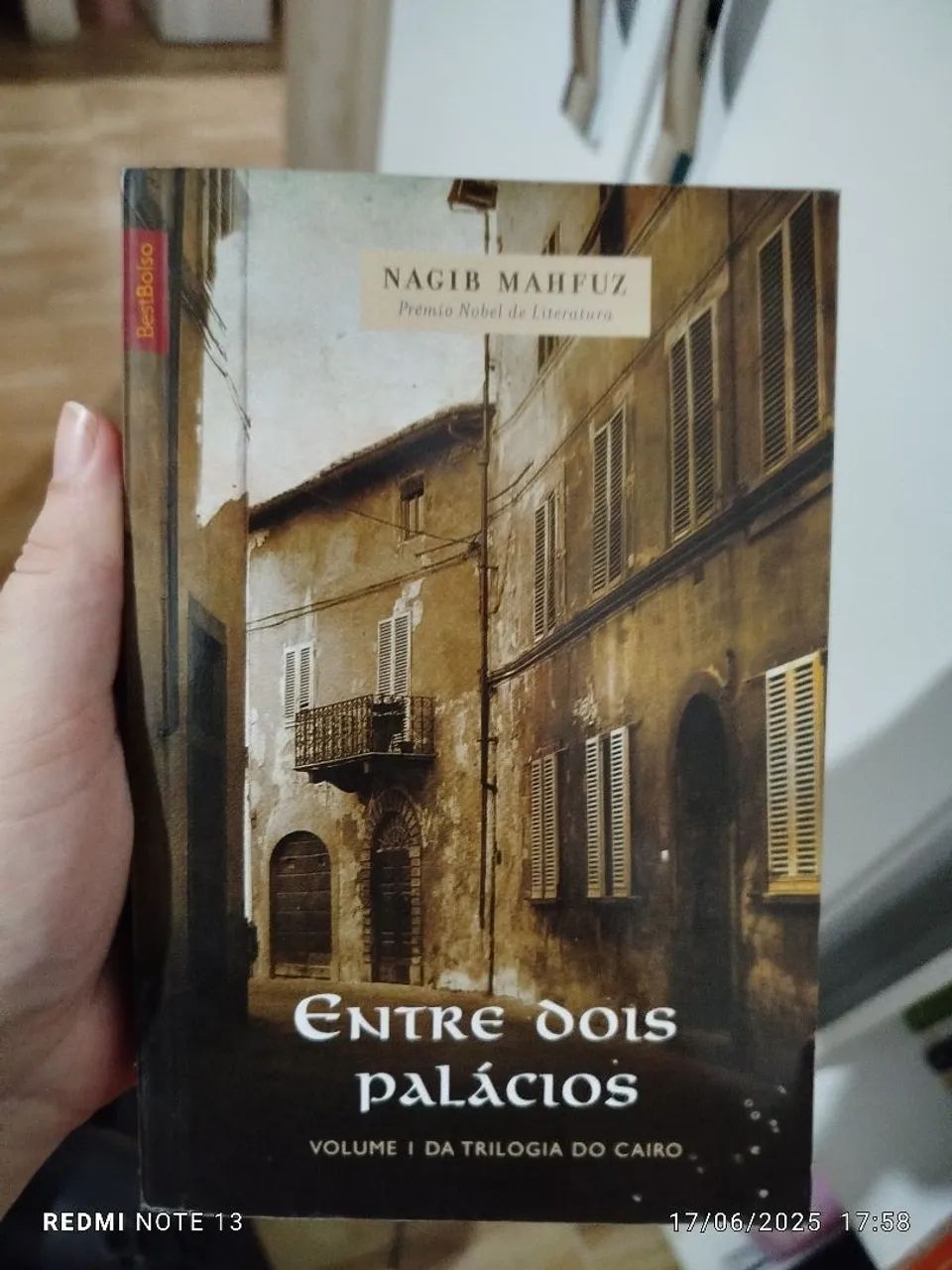 Between Two Palaces - Naguib Mahfuz64728253809793120