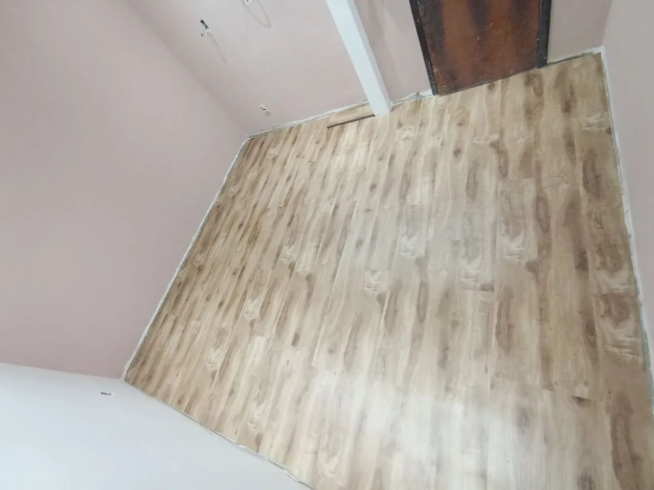 Pisos Laminados e Vinílicos Instalados com Preço Baixo! - Foto 4