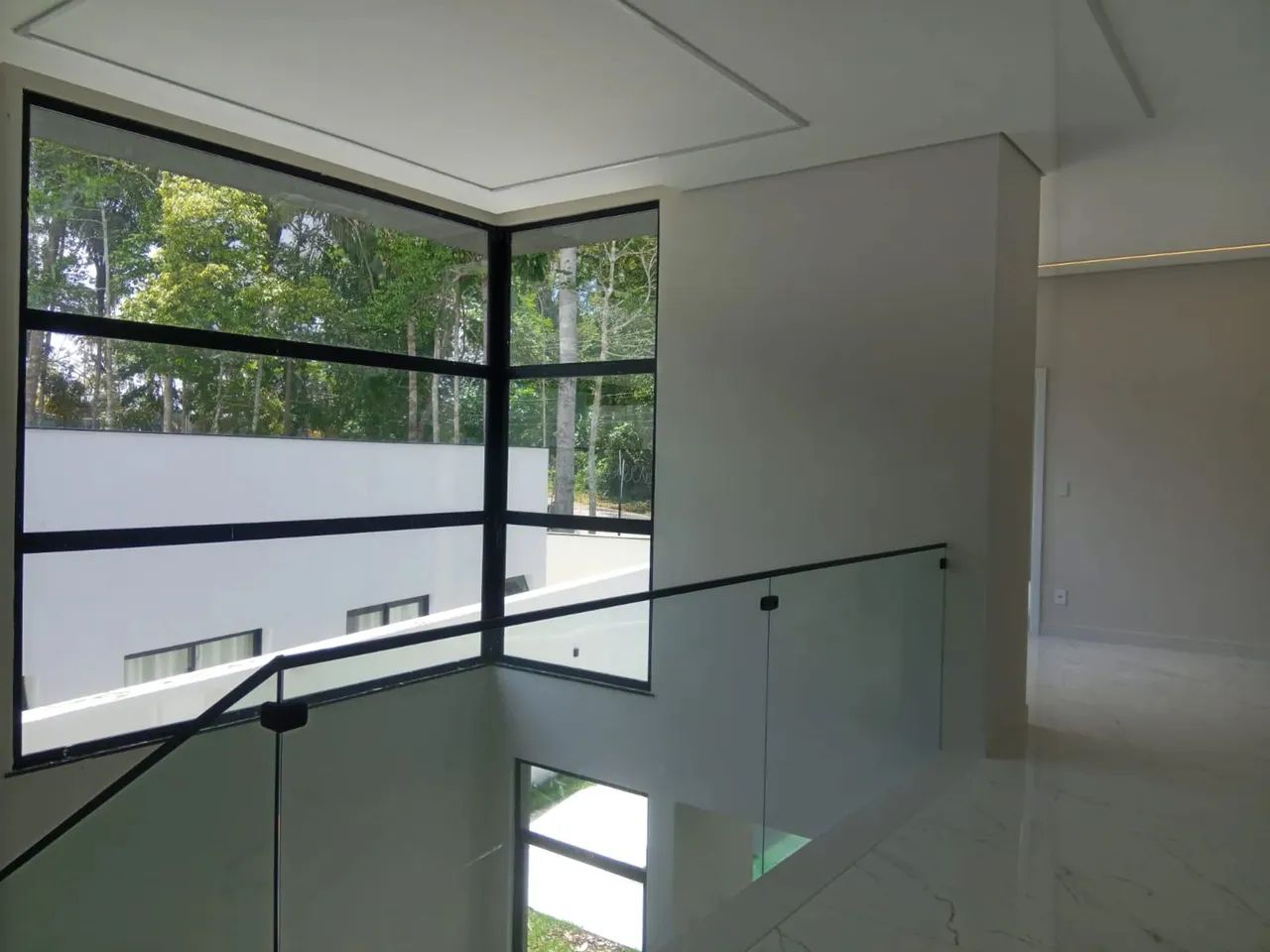 Casa Duplex no Condomínio Alphaville 04 de 311m²\ 4 Suítes \ Piscina com Hidromassagem na  - Foto 2
