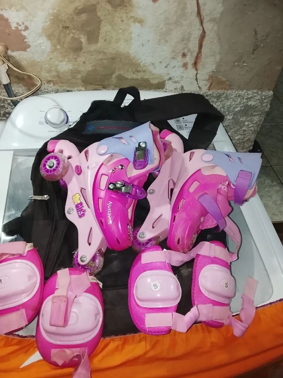 Skates64305172919298121