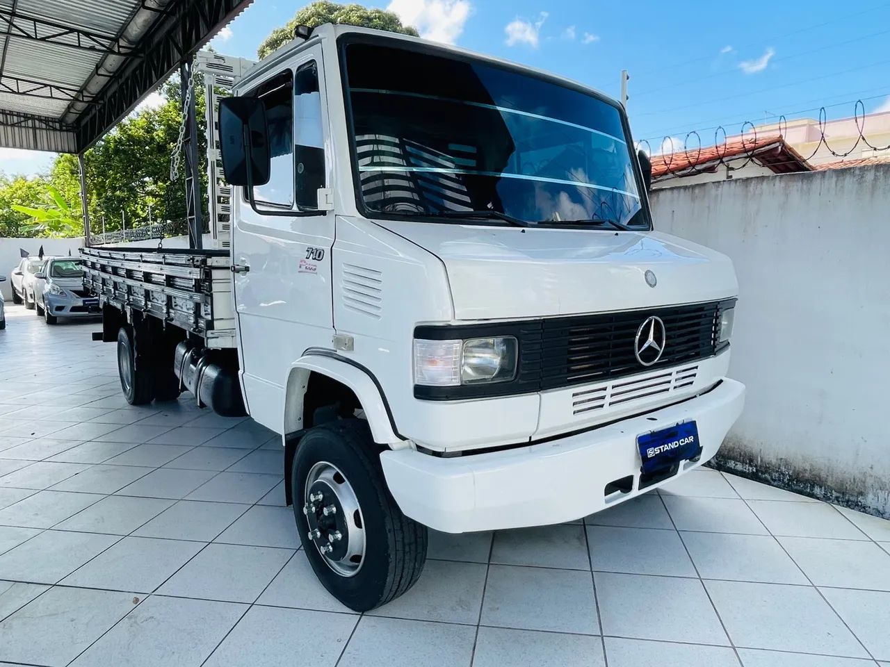 Caminhão Mercedes Benz 710 - Carga seca ano 2011 - Foto 2