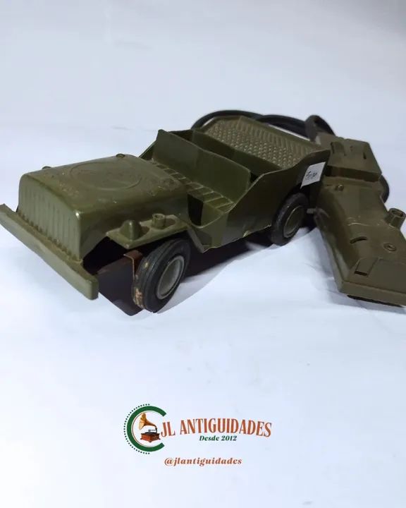 Carrinho militar brinquedo antigo 