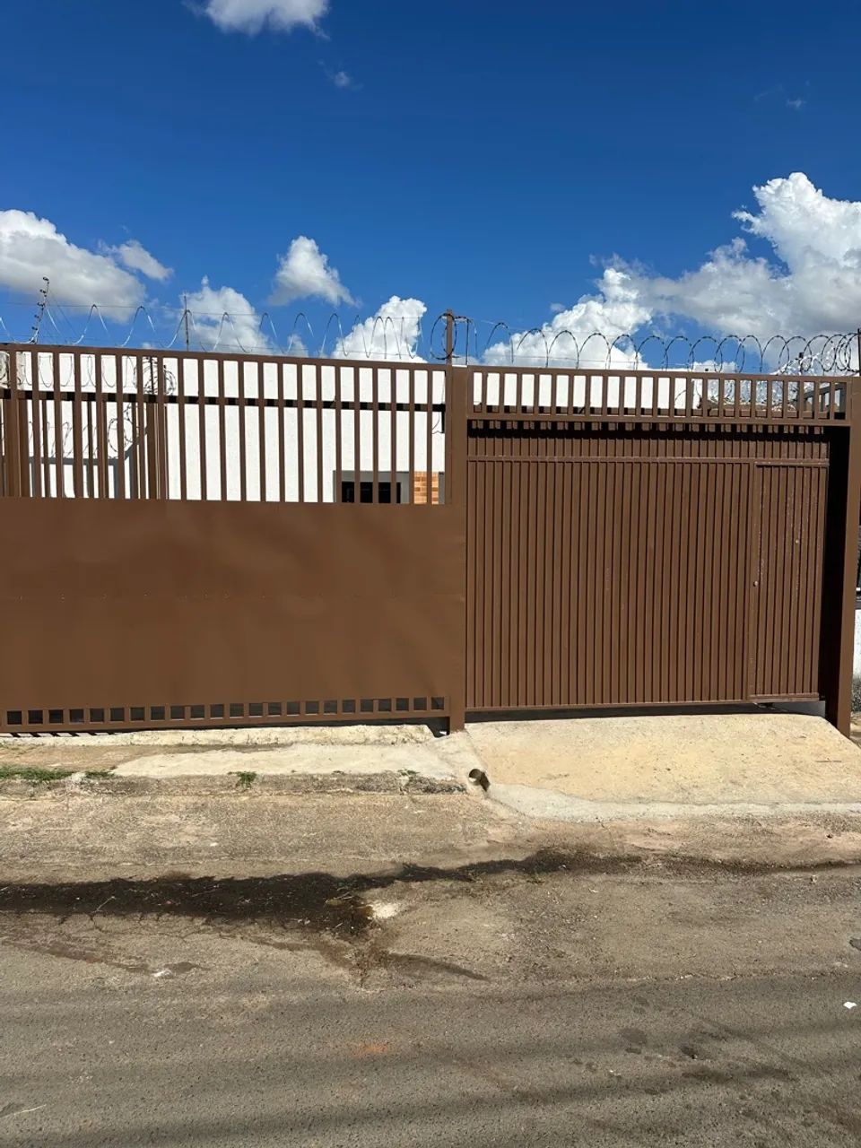 Casa 4 quartos SOZINHA NO LOTE quadra 804 Recanto das Emas