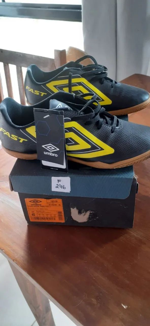 Chuteira futsal 