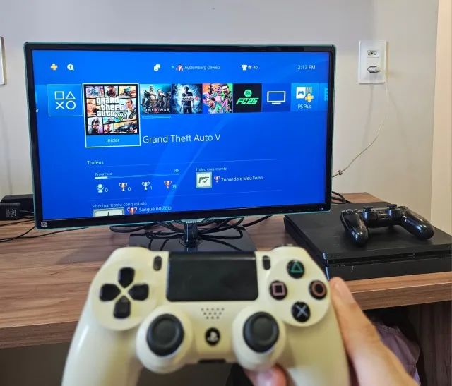 PS4 Slim 500GB + 2 Controles Originais + Jogos - Pronto para Jogar