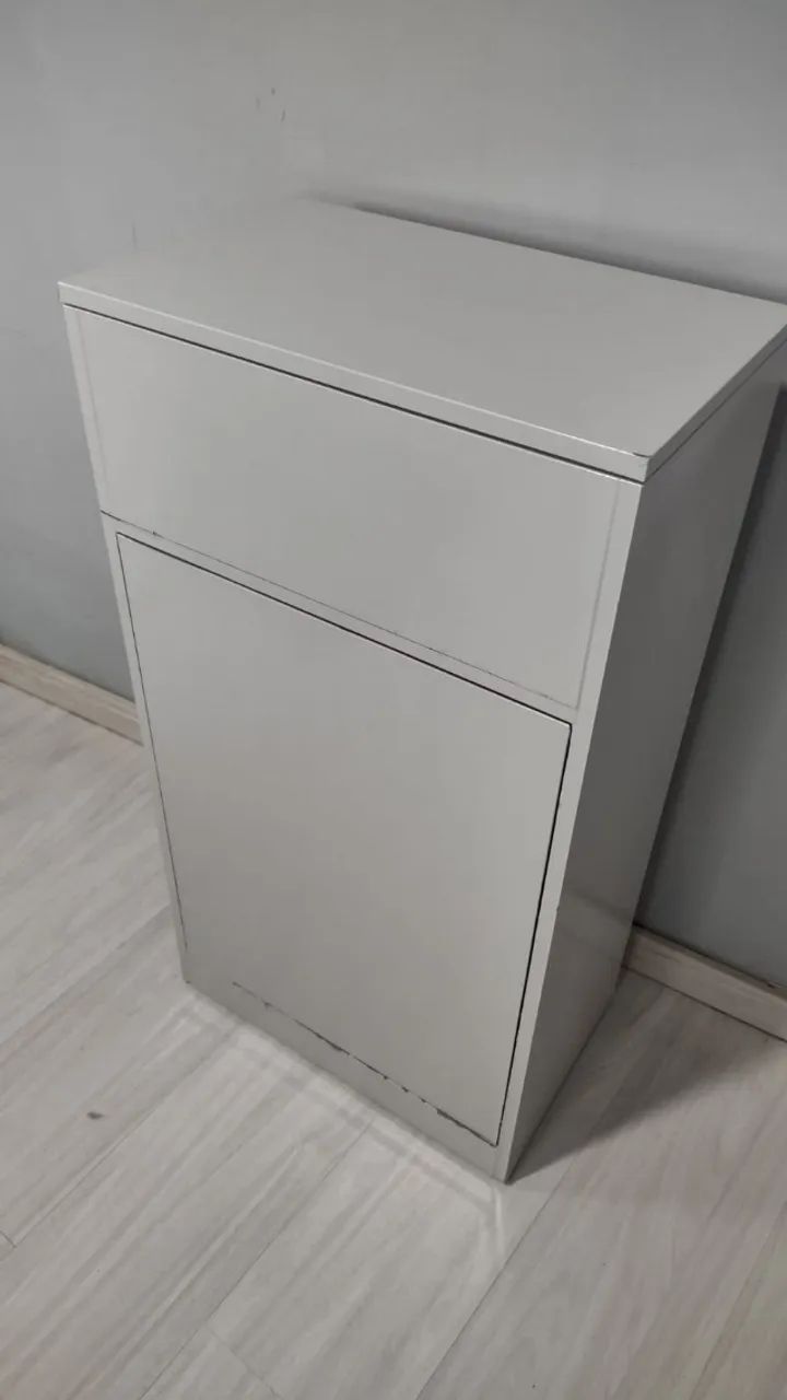 Armário Organizador / Multiuso Compacto com Compartimento Superior