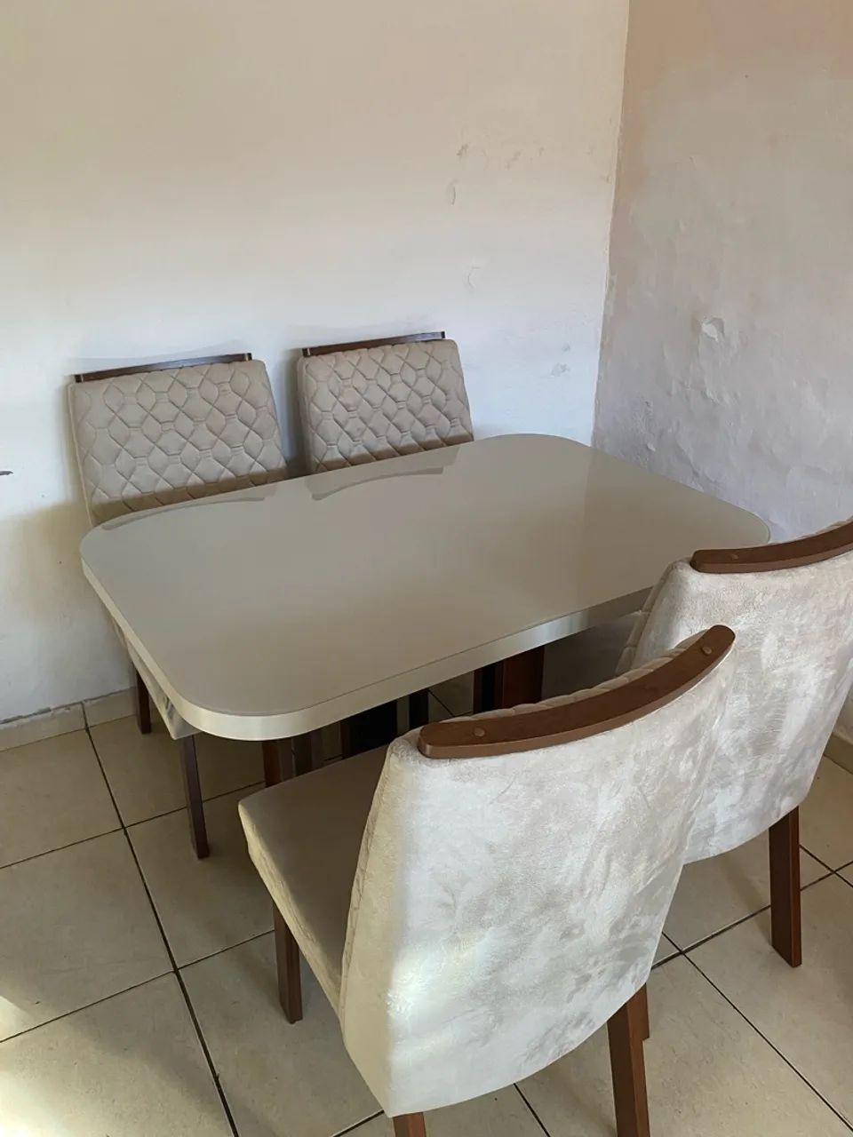 Mesa de jantar 4 Cadeiras 