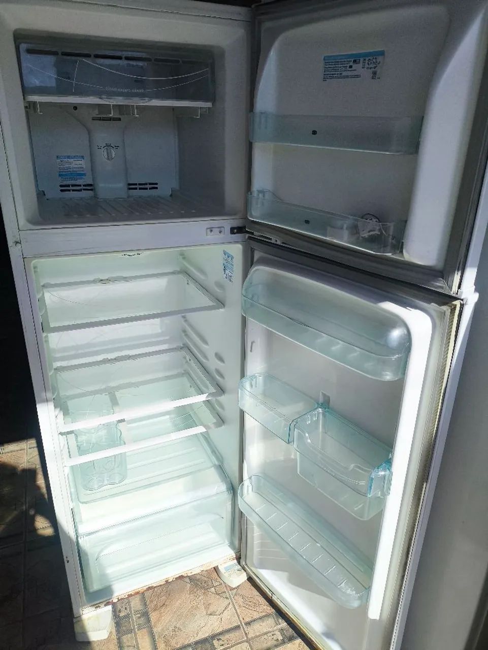 Geladeira Eletrolux, Frost Free, Funcionando perfeitamente  - Foto 4