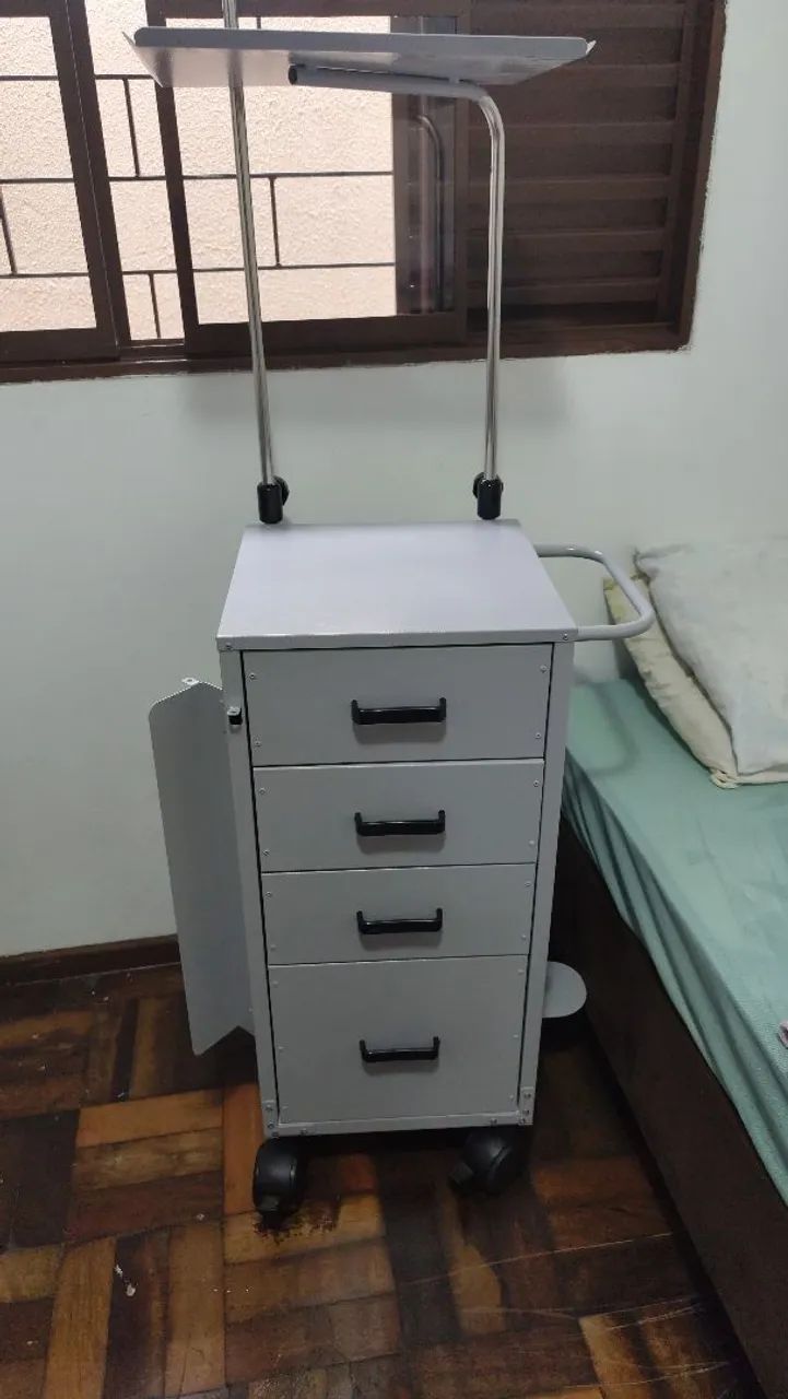 Carrinho auxiliar com suporte de soro e oxigênio  - Foto 3