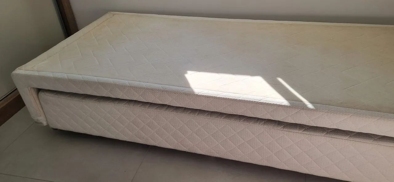 Box com cama auxiliar embutida 
