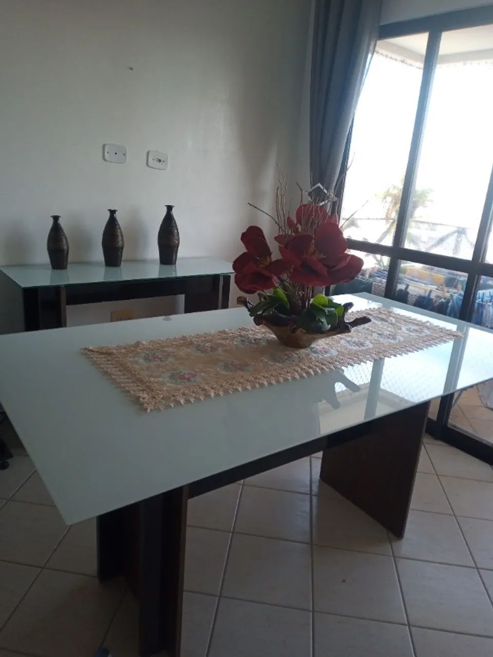 Mesa de jantar de vidro plotado em branco com aparador  - Foto 5