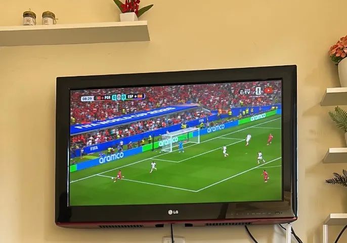 TV LG 32 POLEGADAS - Não é Smart