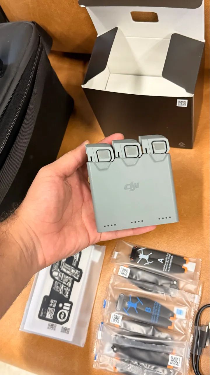 DJI Mini 5 Pro - Combo Fly More - Foto 4