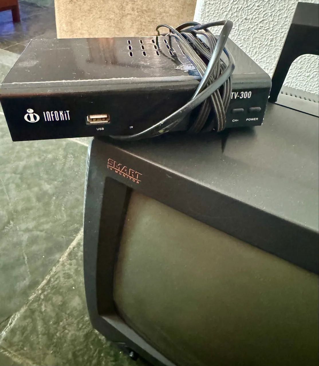 Vende-se TV Phillips 14 polegadas de tubo - Foto 3