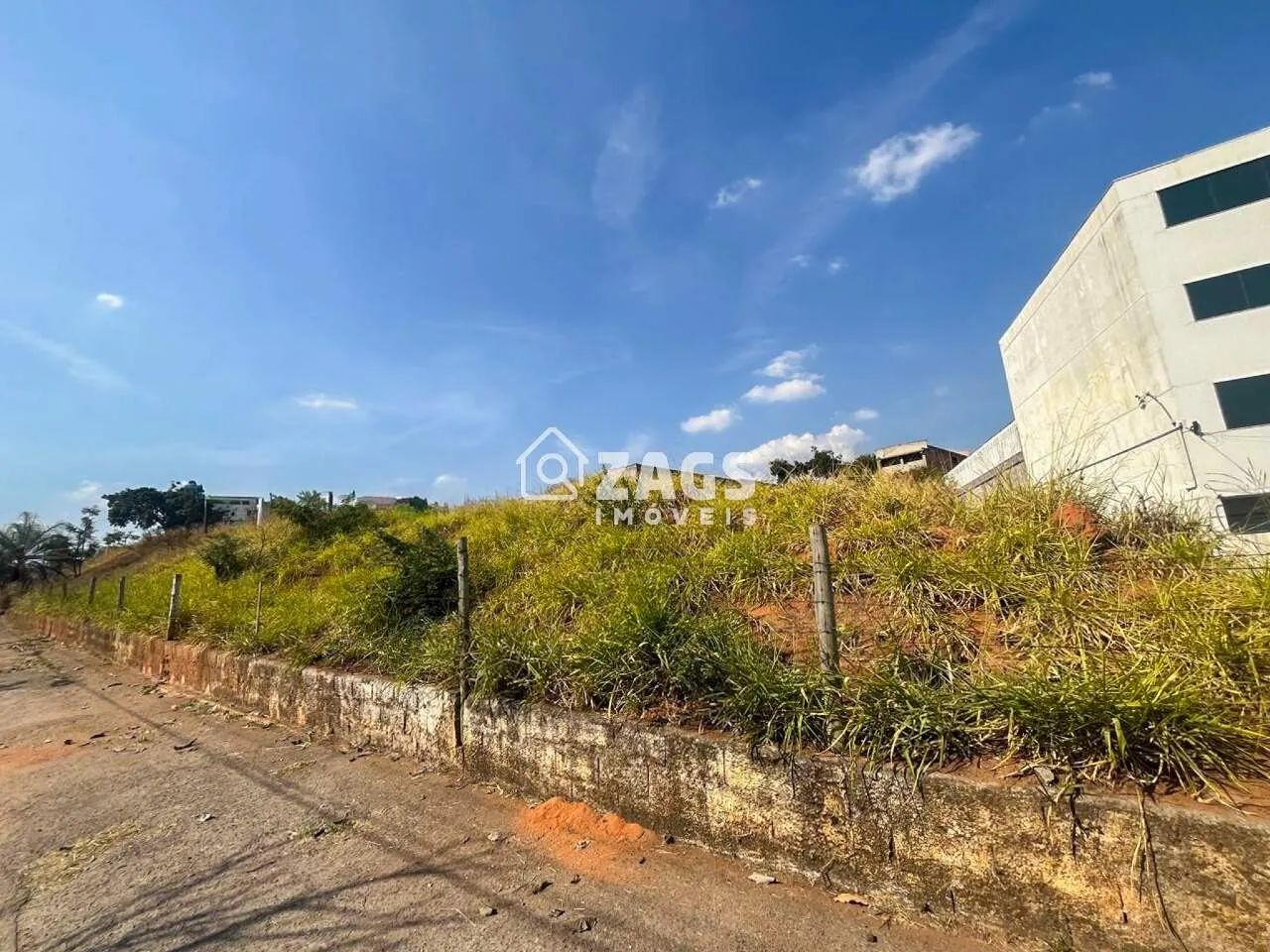 Lote - Aluga - Bairro Primeiro de Maio - Foto 3