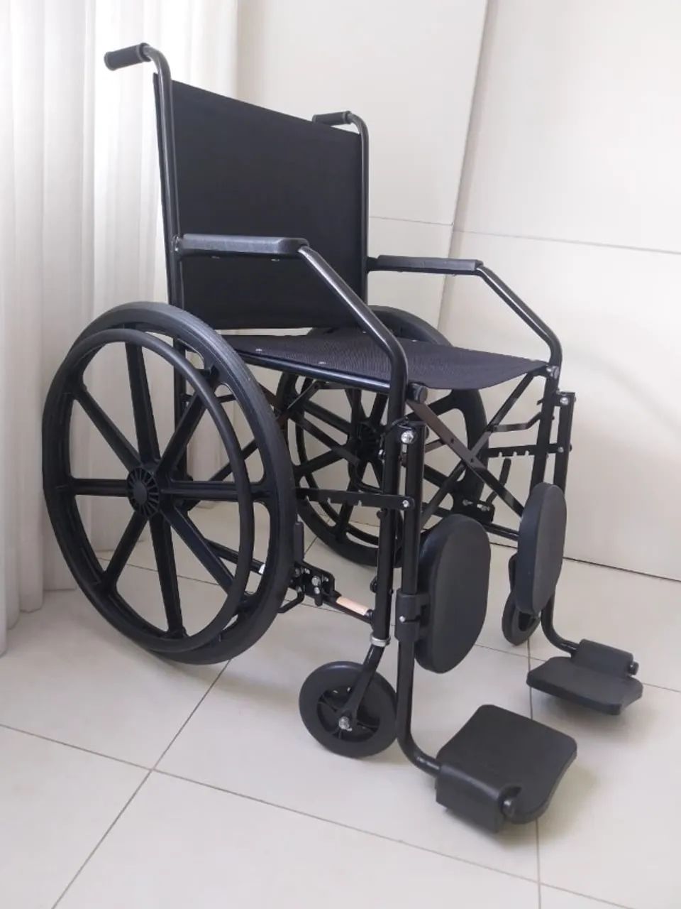 CADEIRA DE RODAS  COM ELEVAÇÃO DE PERNAS - Foto 3