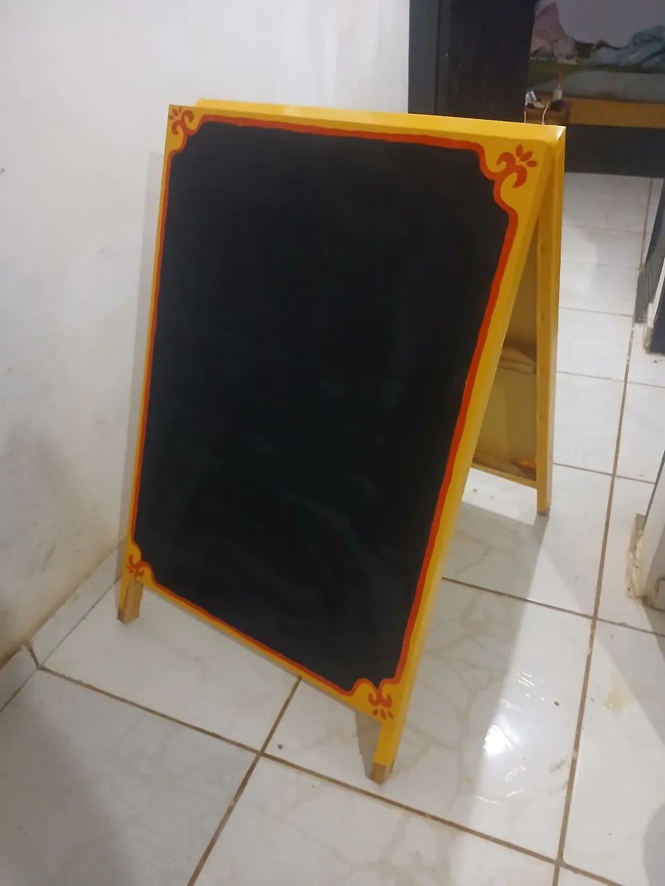 Cavalete de lousa para divulgação de seu comércio 
