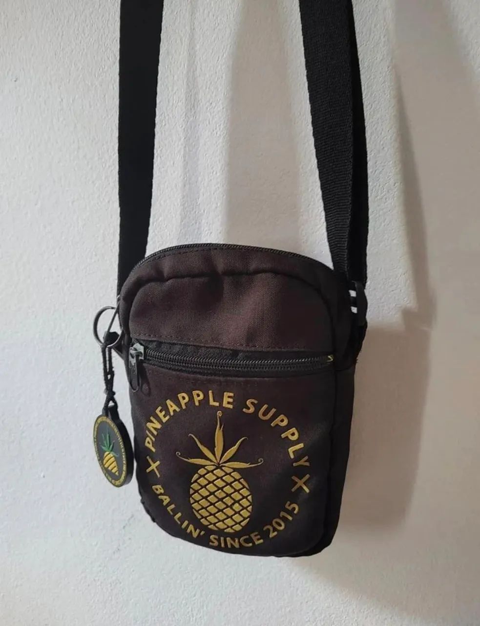 Kit Pineapple Supply: Bolsa, Copo e Meia - Foto 4