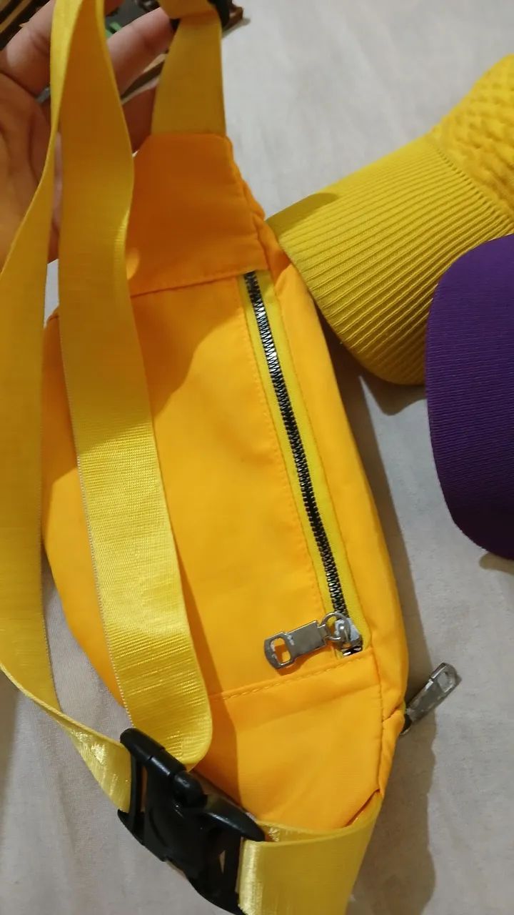 Kit com 2 Viseiras + Pochete Amarela - Foto 2