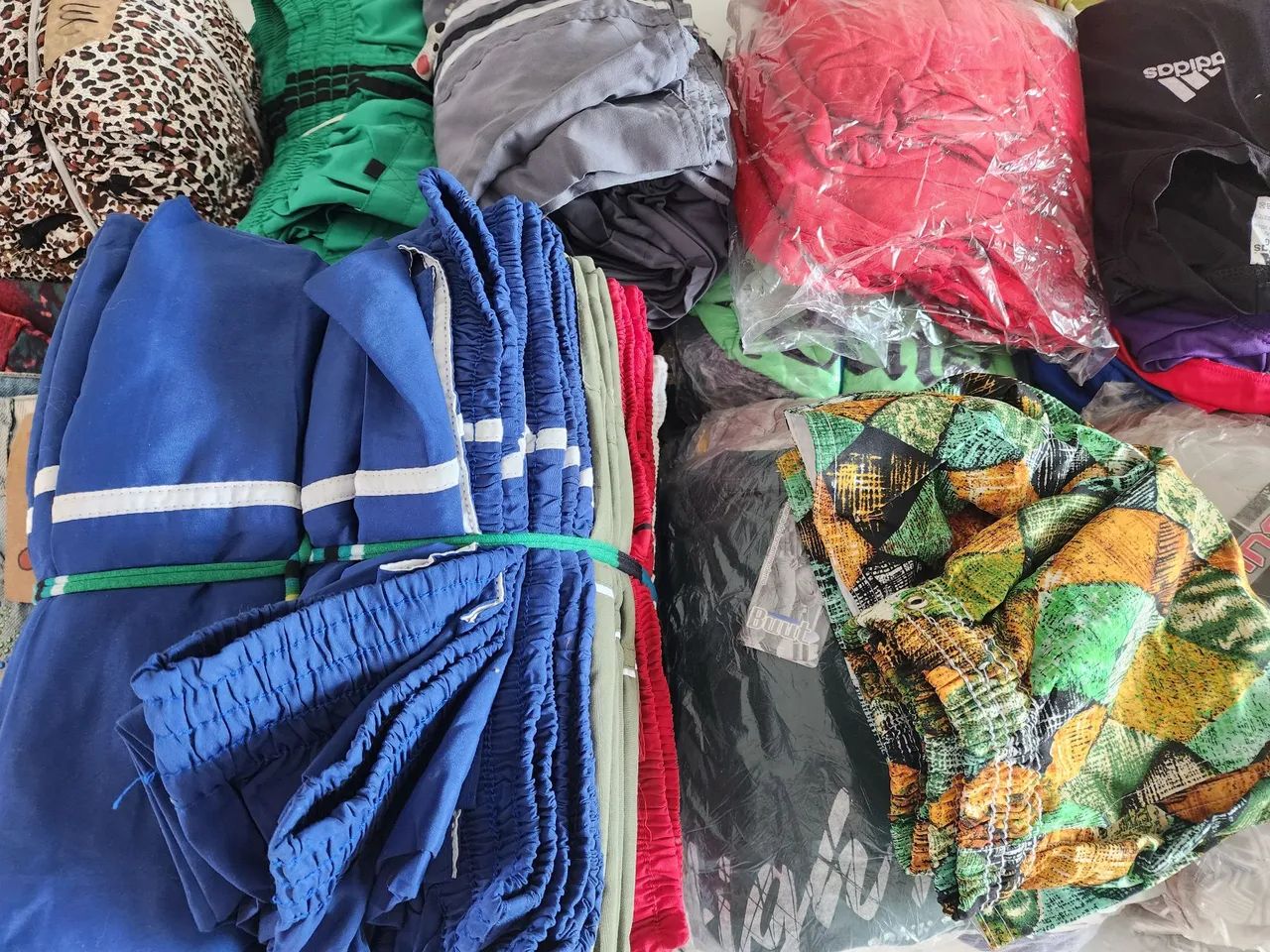 Araras, manequim,  cabides, roupas,  loja completa  - Foto 3