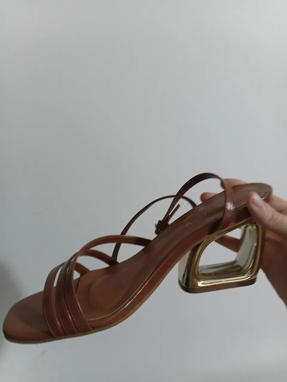 SANDELLY SEMI NOVA R$ 79,00