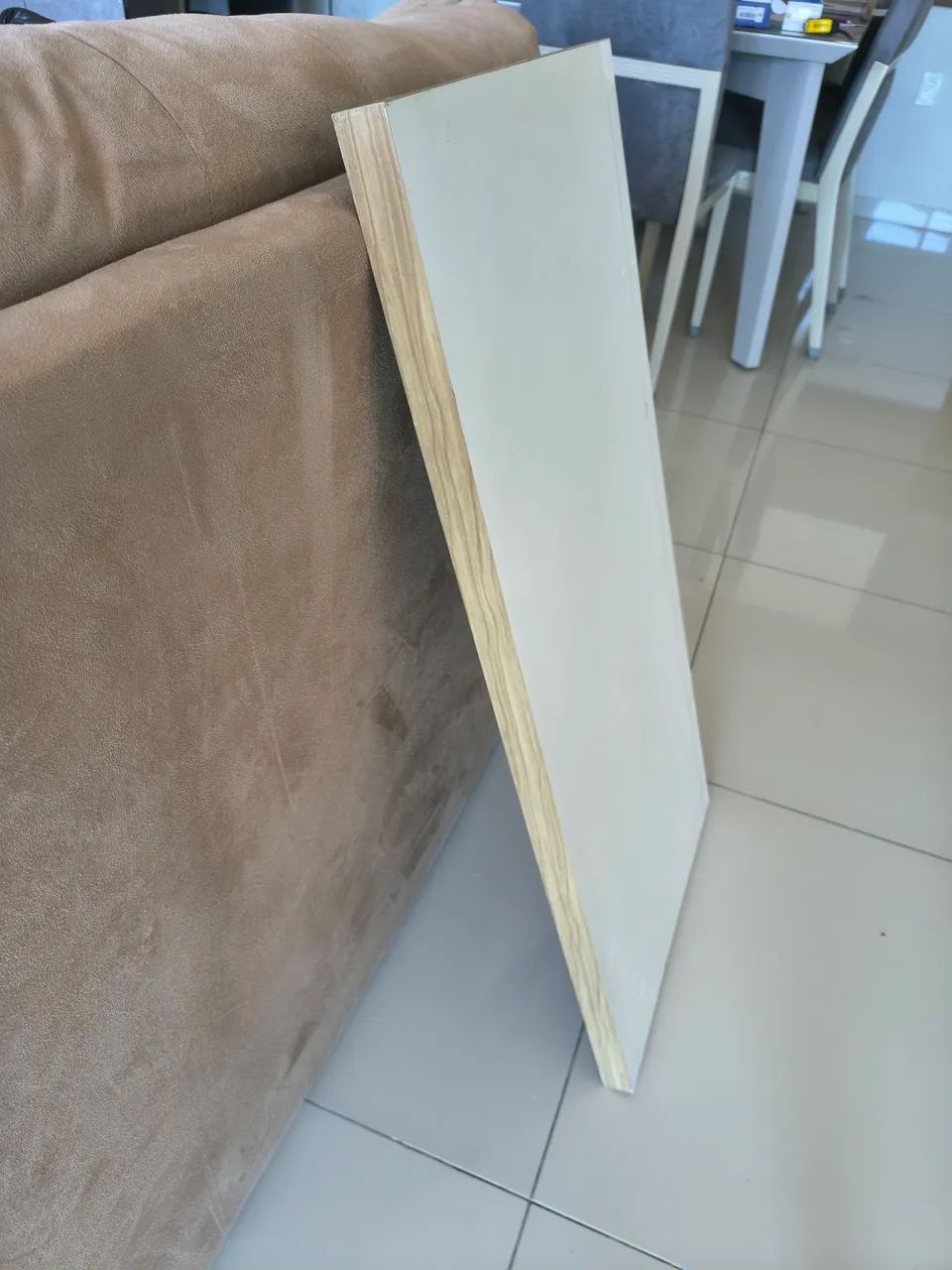Prateleira em 2 cores: branco e amadeirado  - Foto 3