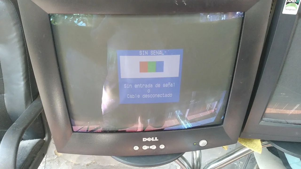 Vende- 2 monitores de tubo um da marca dell o outro da marca lg ambos 14 polegadas